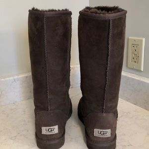Classic tall Uggs brown